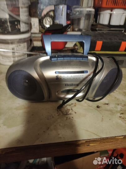 Кассетный магнитофон, радио