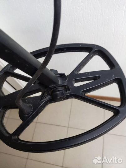 Металлоискатель Quest Q20 (центр)