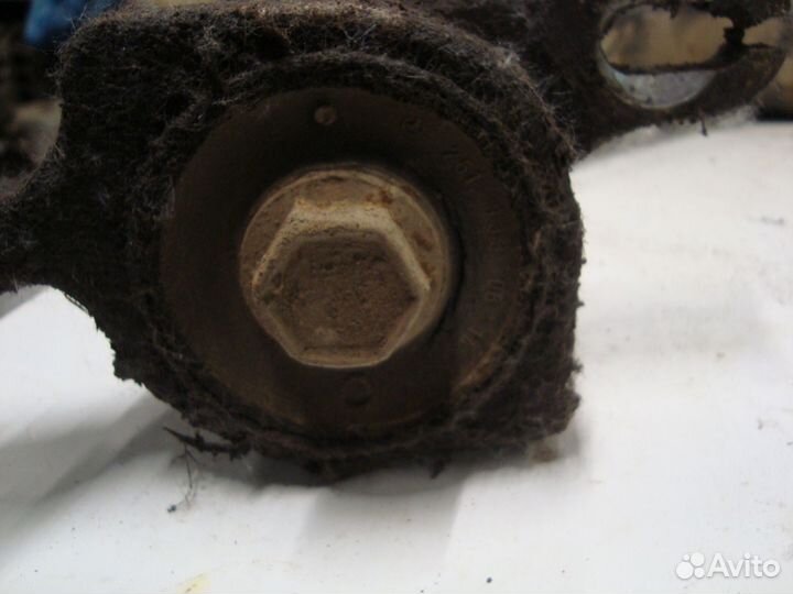 Рычаг передний левый нижний W251 M272