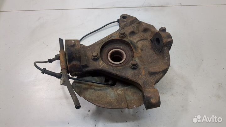 Ступица (кулак, цапфа) правая передняя Cadillac Escalade 2