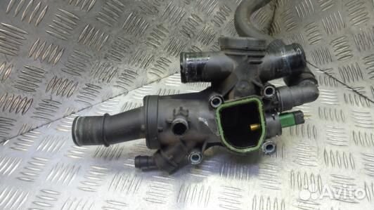 Корпус термостата дизельный peugeot 807 (96Z09A601