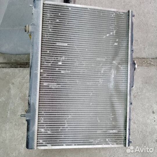 Радиатор охлаждения двигателя Mitsubishi Pajero Io
