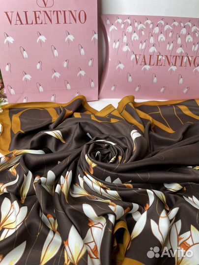 Шелковый платок Valentino