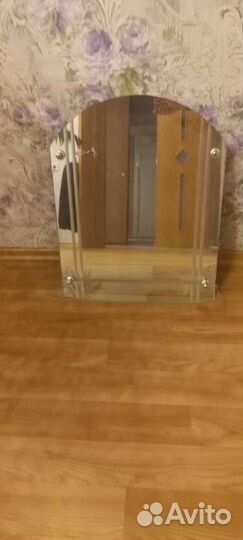 Зеркало с полкой