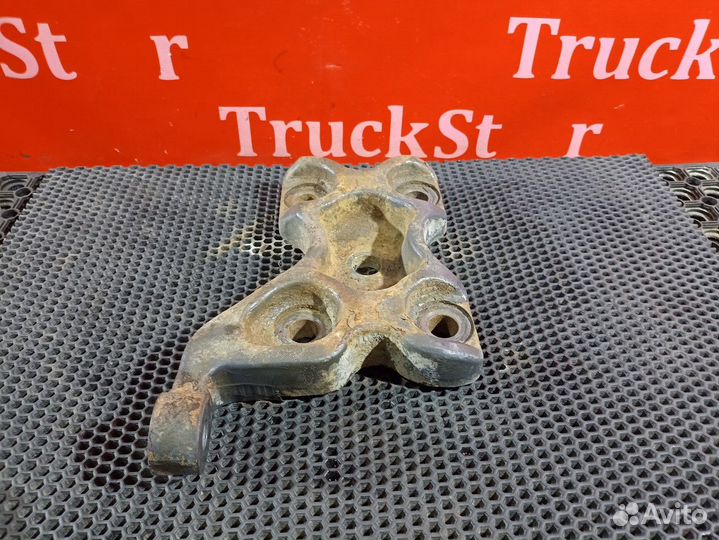 Кронштейн заднего амортизатора левый