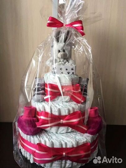 Торт из подгузников, подарок на рождение малышей