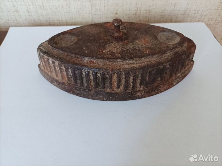 Старинный утюг со съёмной ручкой