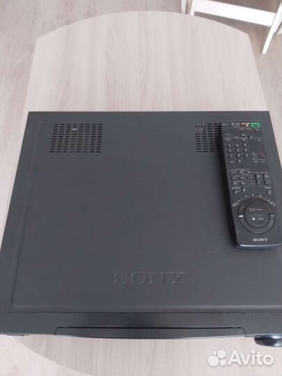 Видеомагнитофон sony DA 4 PRO