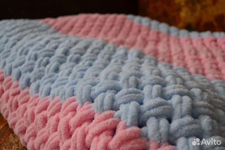 Вязаный плед ручной работы