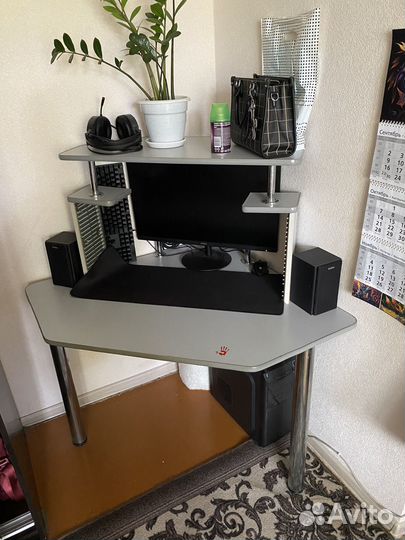 Компьютерный стол