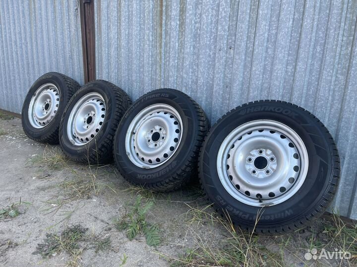 Комплект зимних колес 215/65R16