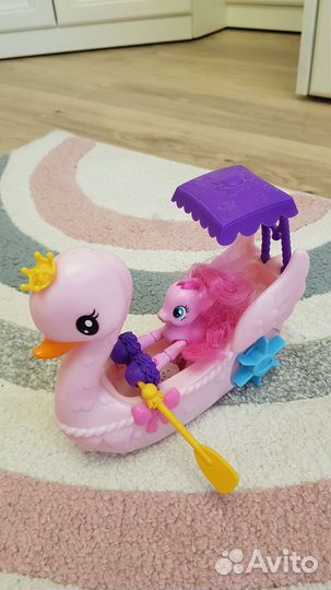 Пинки пай на лодке