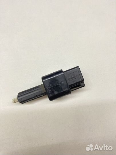 Датчик стоп-сигнала Nissan juke