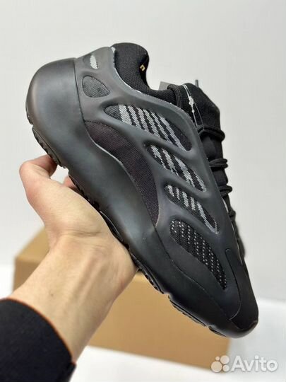 Кроссовки Adidas Originals Yeezy 700 V3