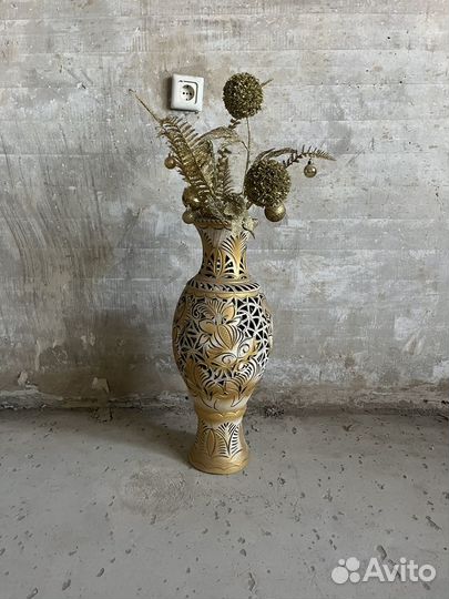 Вазы с цвеми и зеленью