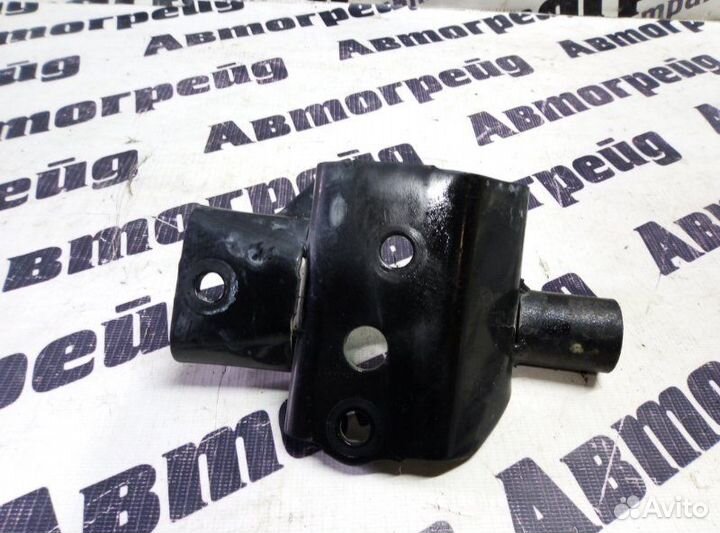 Кронштейн опоры двигателя левый Toyota Corona