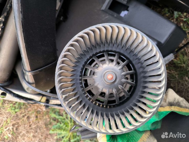 Renault Sandero вентилятор печки салона