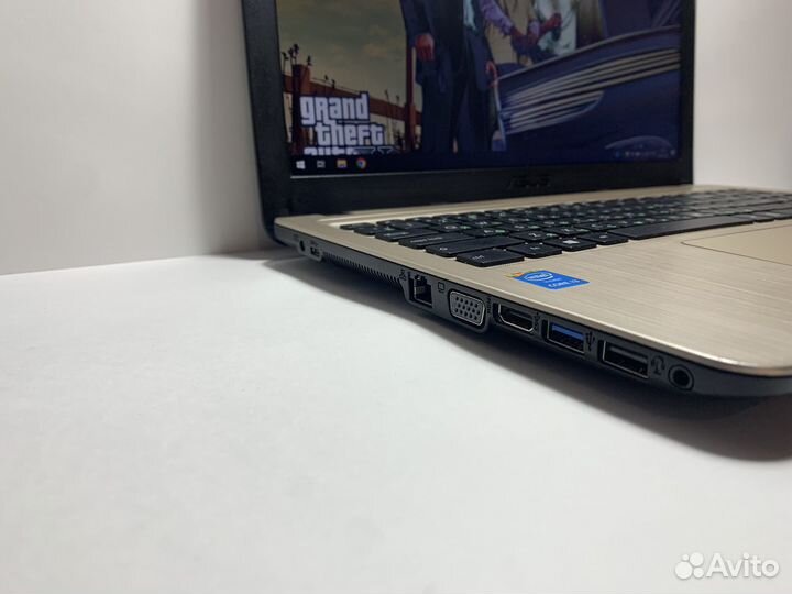 Игровой ноутбук Asus i3/8gb/2видеокарты/ssd+hdd