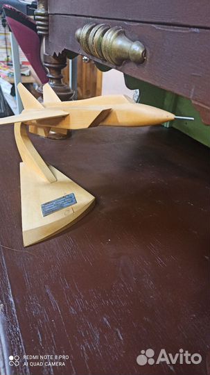 Модель самолёта из дерева