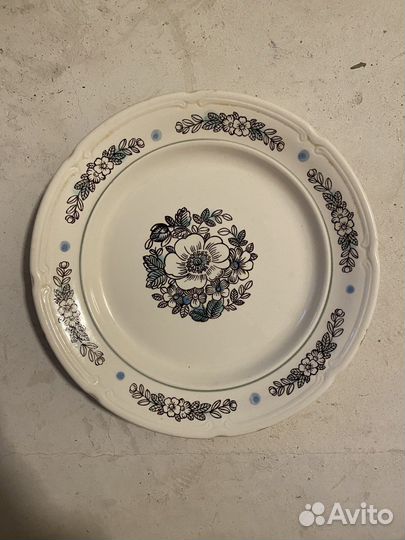 Набор из 8 тарелок