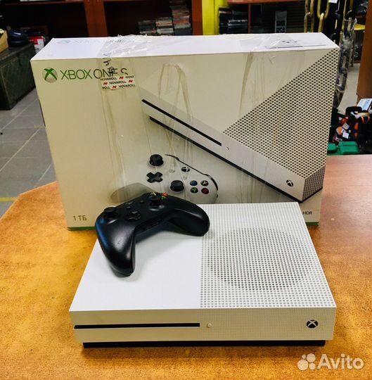 Xbox One S 1Tb + игра на выбор