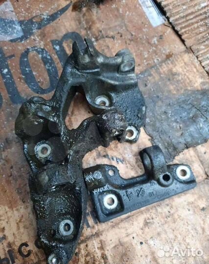 Кронштейн генератора Peugeot Partner (M59) рест