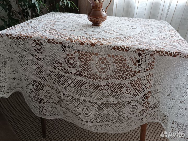 Ажурная вязаная скатерть
