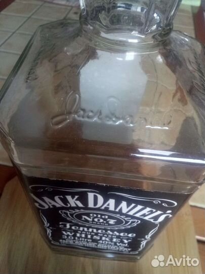 Бутыль 3 л и 2 бокала для виски