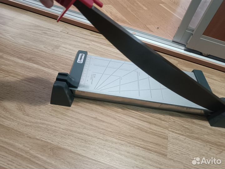 Резак для бумаги сабельный