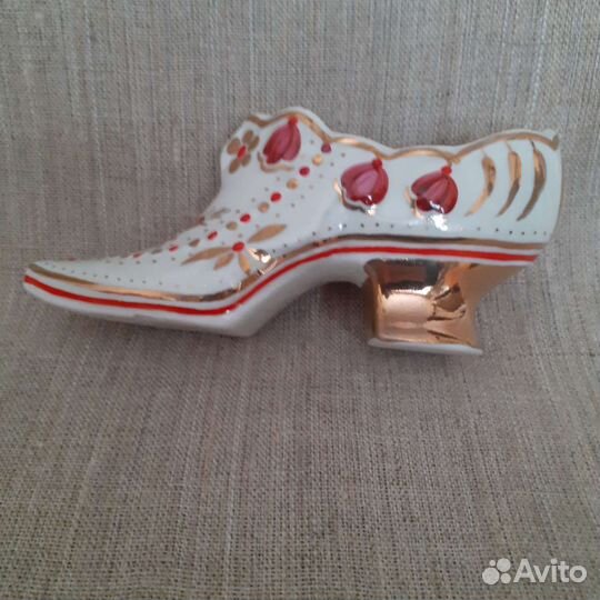 Статуэтка туфелька, фарфор песочное