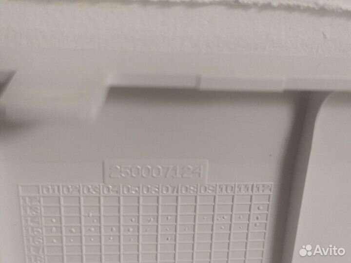 Накладка корпуса нижняя (цоколь) Indesit Innex