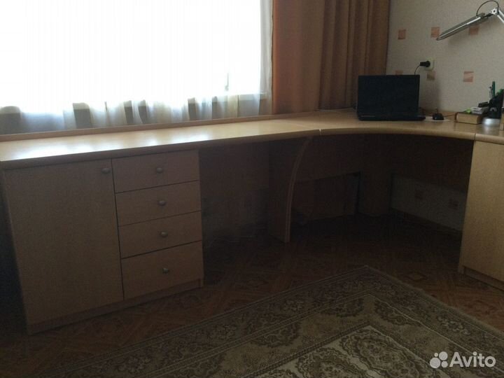 Стол-трансформер с книжным шкафом и тумбами