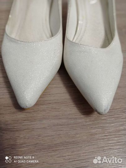 Туфли белые