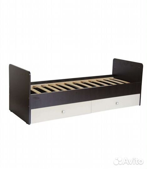 Детская кроватка с маятником и пеленальным комодом