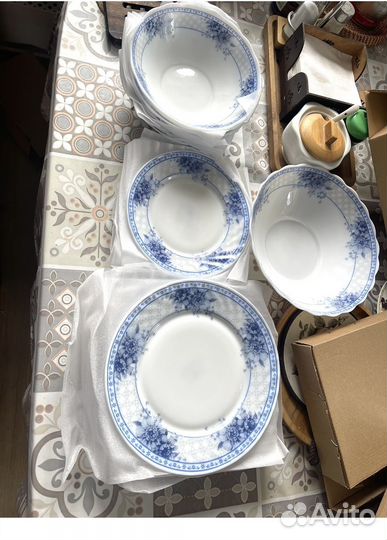 Набор тарелок новых-19шт. новые в коробке