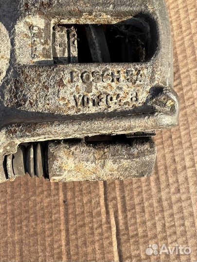 Передний левый суппорт Renault Megane 2