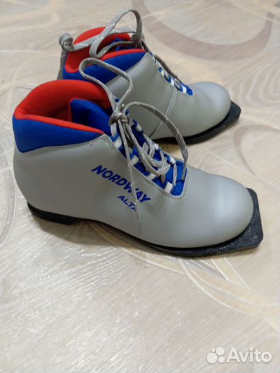 Лыжные ботинки