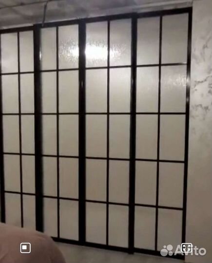 Раздвижные перегородки из рифленного стекла