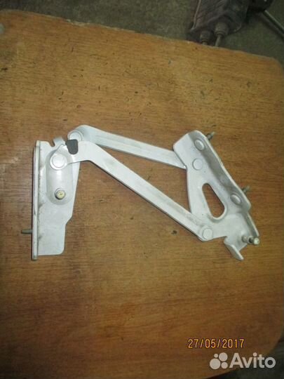 Петля крышки багажника левая Peugeot Пежо 408