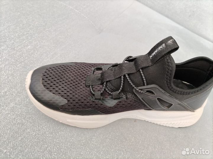 Продам кроссовки детские для мальчика