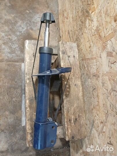 Стойка амортизатора передняя Renault Logan