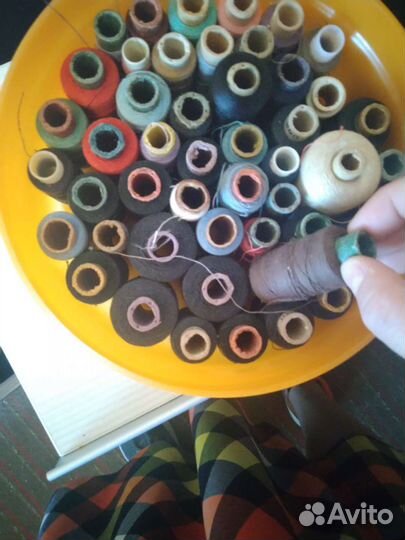 Нитки, иголки, крючки, тесьма, пуговицы