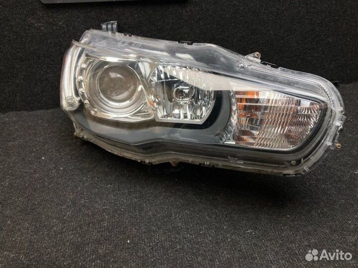 Фара ксеноновая передняя правая Mitsubishi Lancer