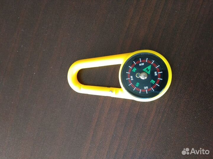 Продаю брелок-карабин с компасом