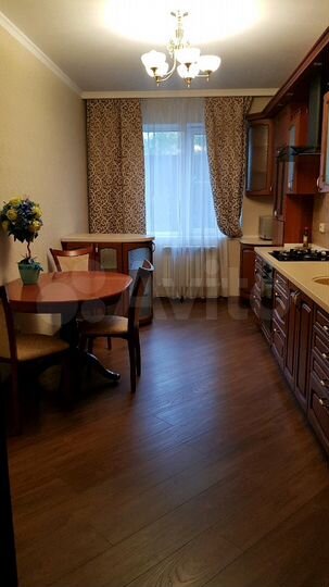 2-к. квартира, 72 м², 1/3 эт.