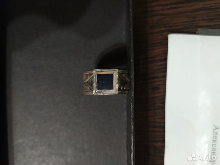 Серебряное кольцо с камнем
