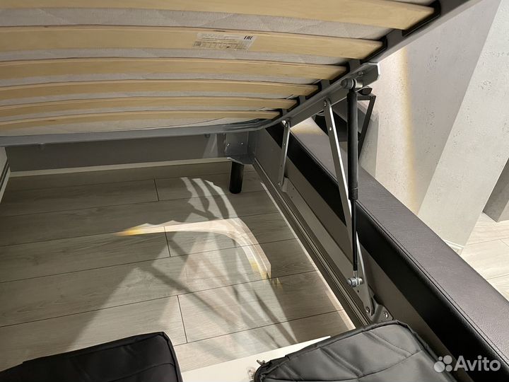 Кровать с подъемным механизмом 180х200 бу