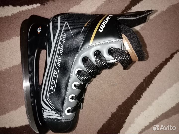 Коньки хоккейные