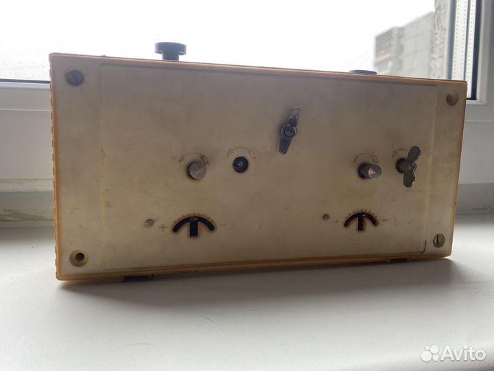 Винтажные настольные шахмантые часы 