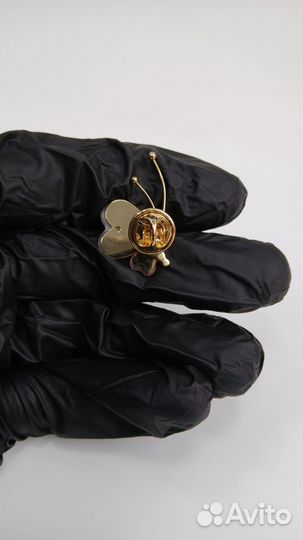 Розовая бабочка с кристаллами